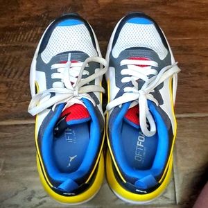 Kids size 6.5C Pumas